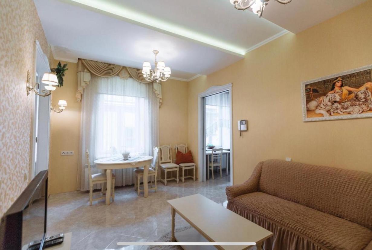 Central Lviv House ภายนอก รูปภาพ